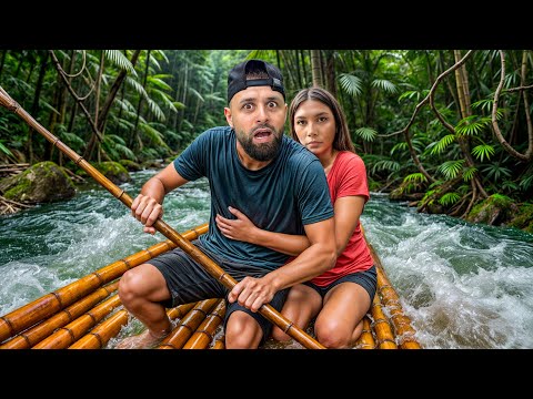 I-am oferit un cadou… prin JUNGLA pe o pluta din bambus! 😳