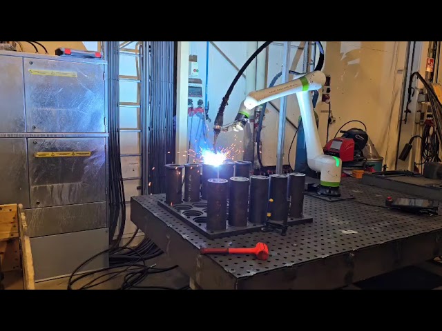 1373441 Welding cell with robot arm FANUC CRX-10iA/L and power source Fronius TPS 500i