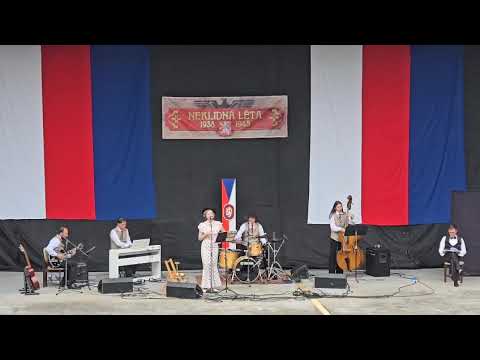 Amelie & The Good Boys Band JK - Dívka k rytmu zrozená