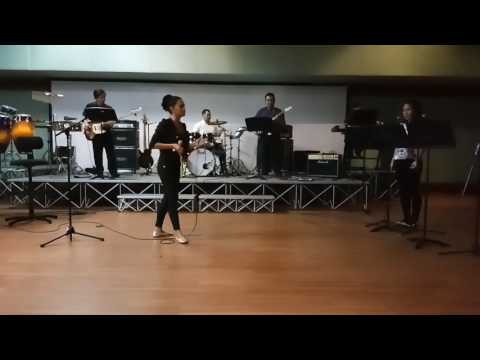 Popular sing (haunted by Taylor Swift and sepenuh nyawaku by Melissa Francis)