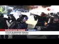 Detik-detik Polisi Tembak Gas Air Mata Dan Bubarkan Massa Setelah Peringatan Ketiga