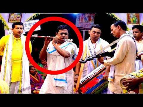 বাঁশির সুরে অবাক ভক্তবৃন্দ,বিখ্যাত বংশীবাদক শ্যামল কৃষ্ণ-listening to the melodious flute tune