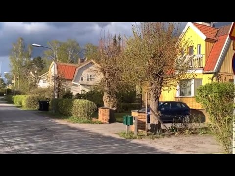 Stockholm Walks: Solhem in suburb Spånga. [Lost gem “Out of my mind” by Jonna Lee]