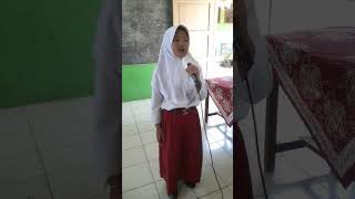 Download lagu Tata latihan nyanyi lagu guruku saat perpisahan mp3