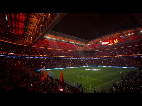 Galatasaray-Juventus muhteşem kadro anonsu ve ışık şov! İntikam marşı ve Bayrak şov!  