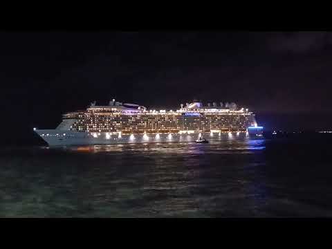 Thumbnail for kapal pesiar ovation of the seas royal caribean cruise keluar dari port dan cara kapal putar balik 