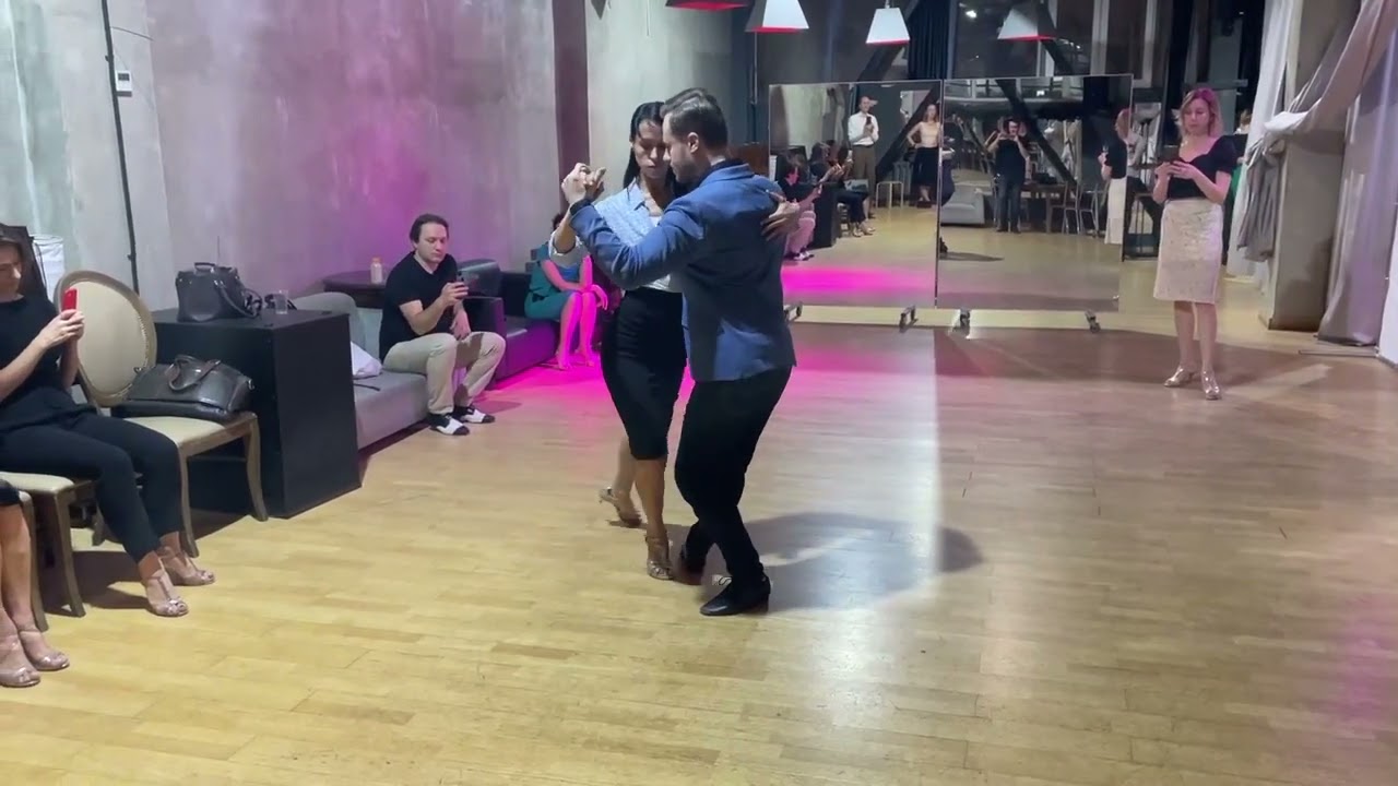 Video thumbnail for Tango - Gancho, enganche, leg wraps with colgada | Mikhail Tchudin - Elvira Kashkarova