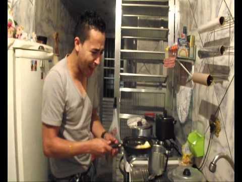 Acidente na cozinha cenas fortes.