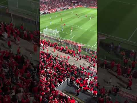 "Pedis vino y copas no tenés - Independiente 3-0 Atletico Tucuman / 2025" Barra: La Barra del Rojo &bull; Club: Independiente