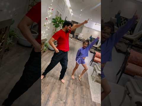 Ayushmann Khurrana does an IMPROMPTU dance on 'Sher Khul Gaye' with his daughter 🤩 #shorts #fighter