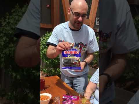 Segwo tries Haribo Super Piratos
