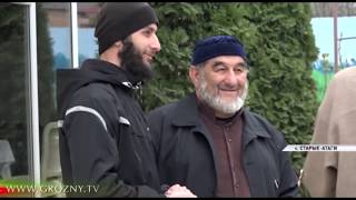 Житель селения Старые-Атаги из горного камня своими руками делает искусственные водопады