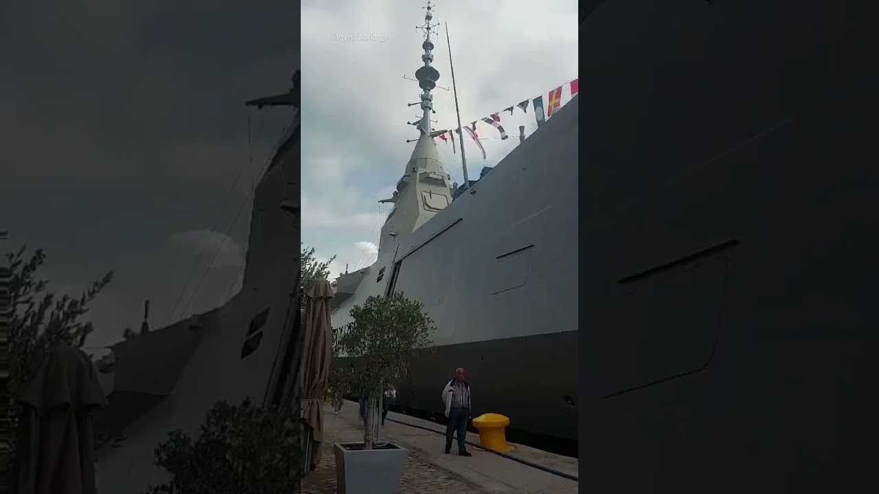 Θεσσαλονίκη: Μεγάλη ουρά στο λιμάνι για τη φρεγάτα «Κίμων»