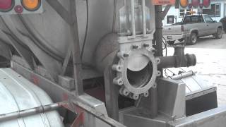 preview picture of video 'Phil's Pumping and Fabrication - knife valve operation'