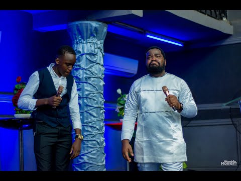 Frère Emmanuel Musongo dans  medley100%Adoration feat Exaucé +moment de prière adoration prophétique