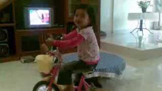 Download lagu GITA GUTAWA MALU TAPI MAU mp3