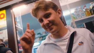 Video zu 'King Of My Castle' ansehen