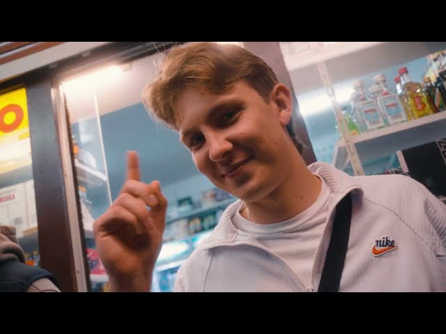 Video zu 'King Of My Castle' ansehen