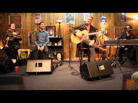 102.9 The Buzz: Acoustic Session - Queens Of The Stone Age Interview