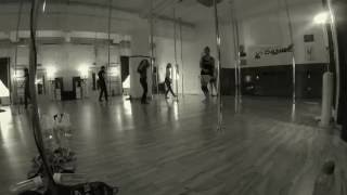 Contemporary Pole Dance mit Vio zu Let It Go - Varios Artistas