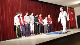 preview picture of video 'Hababam Sınıfı Tiyatrosu Beden Eğitimi Sahnesi'