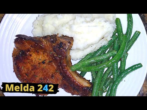 QUICK AND EASY GREEN BEANS & PORKCHOPS | BAHAMIAN COOKING