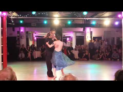 Argentine Tango: Daniela Pucci & Luis Bianchi + baby - Cacareando
