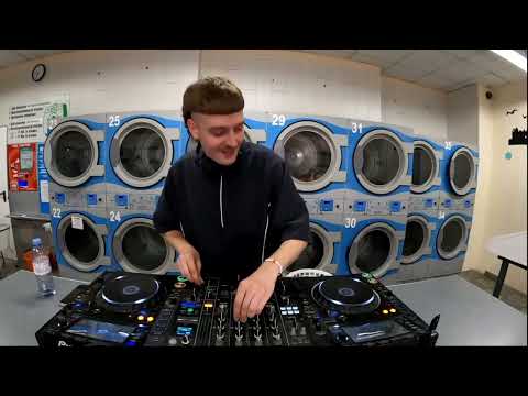 //23// DJ Wasserfall (SCHIEBT ANDERS KOLLEKTIV)