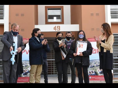 Entrega de viviendas en barrio El Bosque