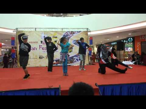 20141019 random stage performance (redlight by f(x)) at TS - featuring BKLF nicky