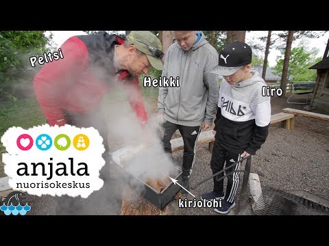 Ekaa kertaa lohta savustamassa 🐟🔥 opettajana Peltsi