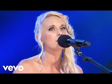 Aleyce Simmonds - Bondwood Boat