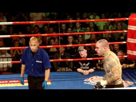 Ben Saunders (voice of Holland) mma fight!