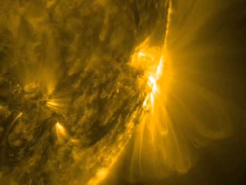 The Sun’s Surface Is Writhing With Magnetic Loops