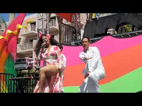 Niki Harris and the Perry Twins