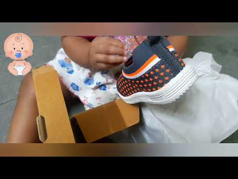 cute baby unboxing her first pair of shoe😘😍