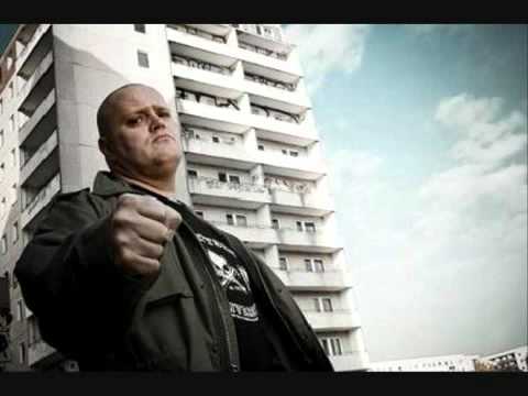 - Joe Rilla- Heb die Faust hoch (BFC Dynamo Strassenhymne).mp4