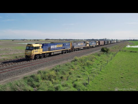 4PM4 Pacific National Freight Train With Steel Wagons & Shipping Containers (25/9/2022) - PoathTV