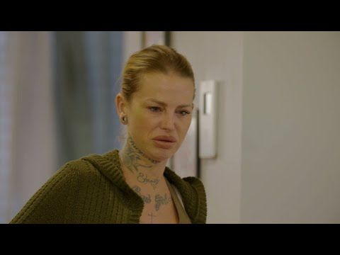 Paloma muy exaltada tras oír una conversación caliente de Javi y Lara - Intercambio Consentido