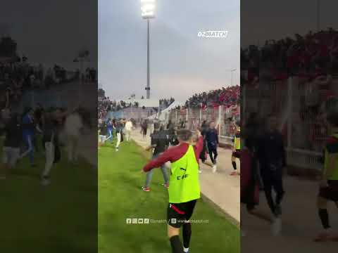 كل شيء واضح.. جماهير الإتحاد في مكانهم ومناصري أولمبيك آسفي يحاولون الإعتداء عليهم