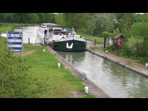 Scenes from a Cruise 2 - Barge Meanderer on the Canal de Briare