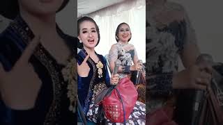 Download lagu PAMER BOJO ~ DIDI KEMPOT VERSI (SINDEN CANTIK) #shorts mp3