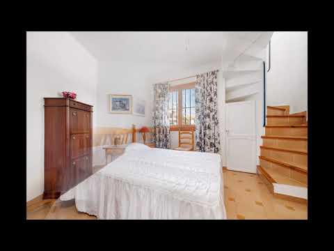 Pretty three-bedroomed townhouse in private gated complex in Cabo Roig. 140.900€