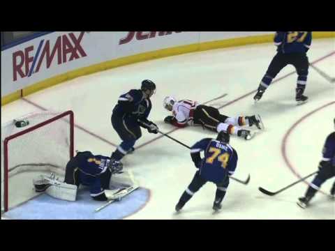Alexander Pietrangelo decks Jarome Iginla [HD]
