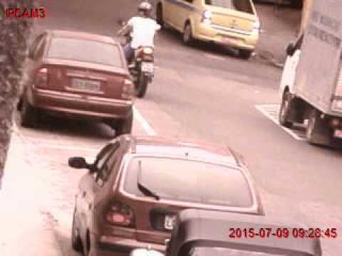 BANDIDO CORRUPTO TENTA FUGIR DE SAIA E PERUCA