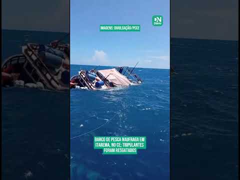 Barco de pesca naufraga em Itarema, no CE; tripulantes foram resgatados
