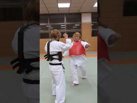 空手蹴りだけのスパーリング。
