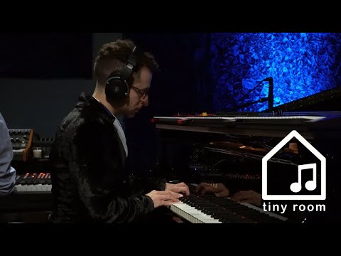 Four Fifths - Greg Spero, MonoNeon, Ruslan Sirota, Chesley Allen (Tiny Room Live Performance)