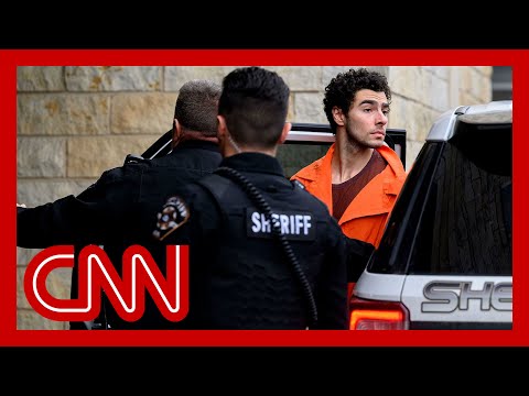 聽聽殺害醫療保健公司首席執行官的嫌犯與其家人之間的 "極度諷刺 "吧 (Hear the ‘extreme irony’ between the suspected healthcare CEO killer and his family)