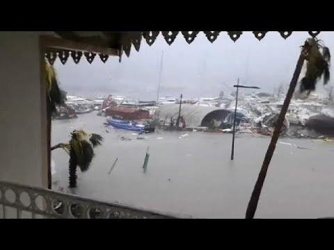 باريس ترسل فرق إغاثة للجزر الفرنسية المتضررة من إعصار "إرما"